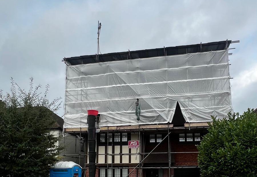 Armstrong Scaffolding pitched temporary roof and encapsulated scaffold during spray foam removal in Hayes, Bromley